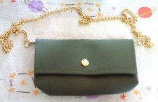 Kleiner grüner Brustbeutel mit Kette  ca.18 x 10 cm.