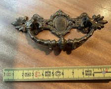 1 alte Messingbeschlag (Griff) für Kommode oder Schrank 8437