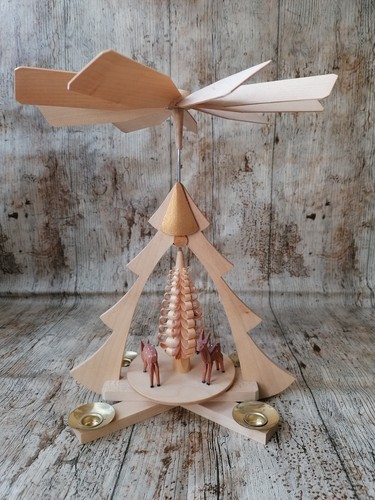 Pyramide mit rehen manufaktur - pyramide,