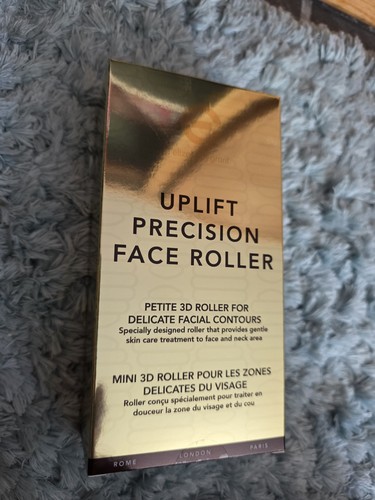 Elizabeth grant face roller - face,