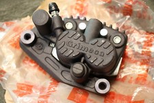 N45) Aprilia Scarabeo 500 (03-06) Bremssattel vorne links AP8133737 NOS Grimeca