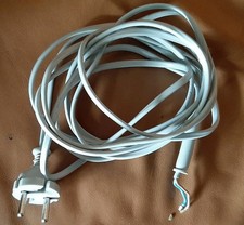 3 Meter langes graues Netzanschlusskabel mit Zugentlastung am offenem Ende