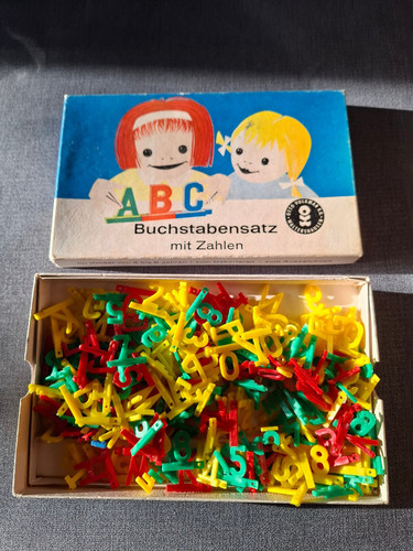 Buchstabensatz mit zahlen ddr - mit,