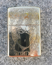 Zorro Benzin Frau Feuerzeug