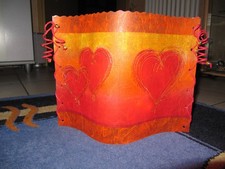 Lampe Tischleuchte mit Herzmotiven