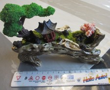 Miniatur Szene asiatisch auf künstlichem Holzstück Dekoration