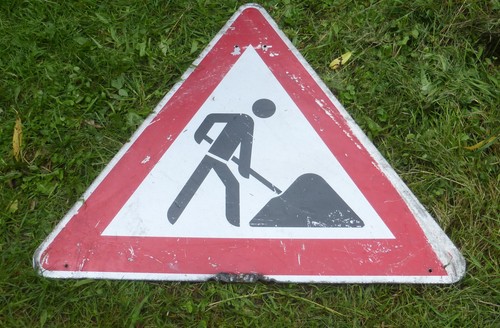 Altes verkehrsschild dreieck - verkehrsschild,