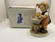 Hummel Figur 319 Puppenbad