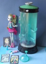 Monster High Lagoona Blue Trinkstation Puppe blue dot dead