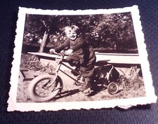 Altes Foto kleines Kind mit