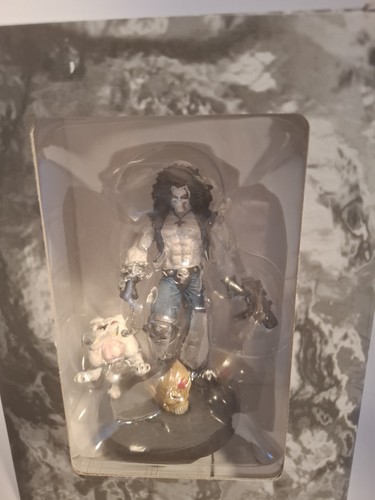 Lobo statue - statue, (dc