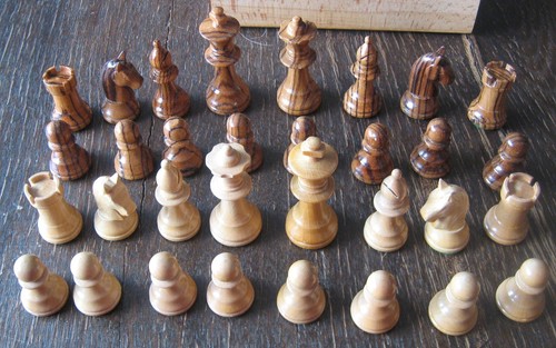 Schachfiguren holz geschnitzt - holz,