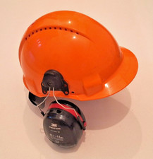 Schutzhelm mit Gehörschutz 3M