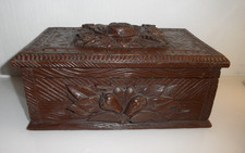 alte geschnitzte Schatulle