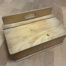 Schöne alte Utensilienbox in