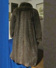 Eleganter Pelzmantel braun