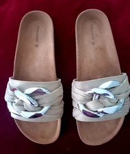 Neu Pantoletten sand mit Silber Gr. 40