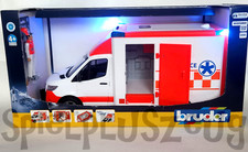 Bruder 02676 Krankenwagen MB Sprinter Ambulance mit Fahrer und Light Sound Modul