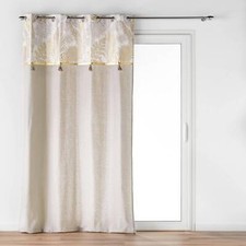 Vorhang mit goldenem Muster