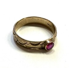 Goldring 333er Gold  Ring roter  Stein schön gearbeitete Schiene