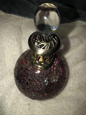 Rote und lila Mosaik Parfüm