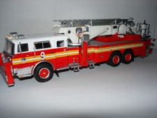 Code 3 FDNY Towerladder 9 Mack  Feuerwehr New York F.D.N.Y.   schönes Modell