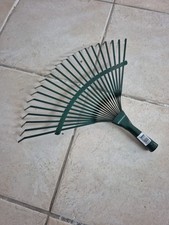 Laubrechen Blattrechen Stahlrechen  Metall Laubbesen mit 22 Zinken