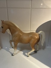 Breyer Modelpferd Traditional  Hengst Fuchs