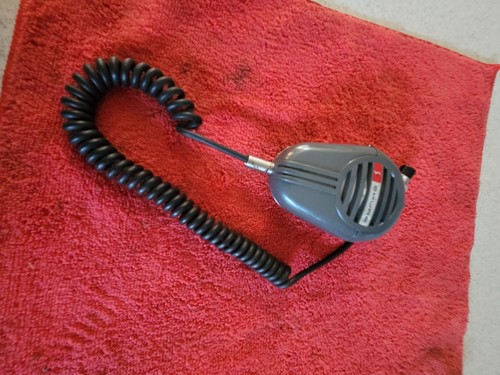 Shure hand mic - hand,