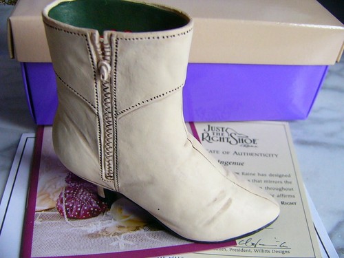 Just the right shoe - , 25027