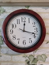 Wanduhr Quartz Kunststoff Holz-Look Glanz Glas Große sichtbare Zahlen Rund 29cm 