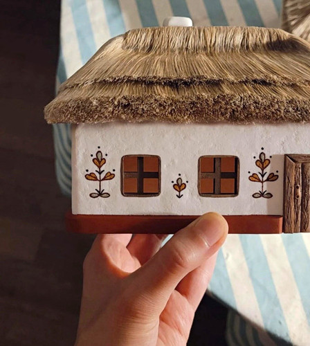 Beleuchtetes miniatur holzhaus - beleuchtetes, miniatur-holzhaus