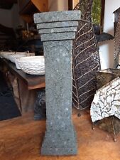 Säule Sockel Grüner Lava