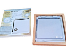 Tonic Studios STEMPELPOSITIONIERUNGSPLATTFORM Tim Holtz 8,5"x8,5" Stanze