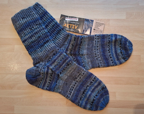 Paar socken selbstgestrickt - socken,
