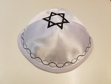 Kippa, Jarmulke, Kippah,Kipa weiß Srtickerei 16 -17 cm