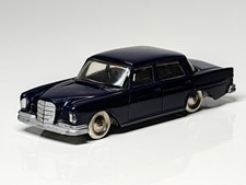 Lego   /   Mercedes 220 S
