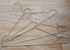 Goldene Metall Kleiderbügel