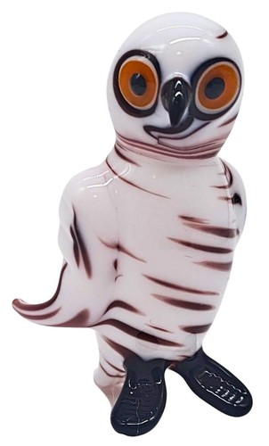 Kleine schneeeule zum - schneeeule, stehen