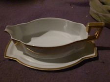 Sausiere mit festen Unterteller von HUTSCHENREUTHER,aus PORZELLAN  mit GOLDRAND