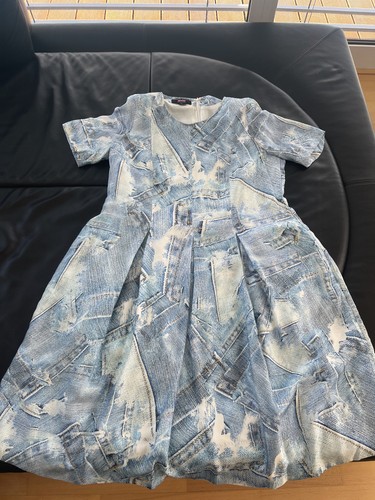 Elegantes kleid aus seide - aus,