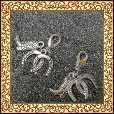 2  x Charm Anhänger Cowboy Stiefel /Hufeisen  Karabiner Schmuck DIY basteln