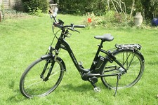 Flyer Elektrofahrrad, schwarz-silber, Tiefeinsteiǵer, 3.000 km gefahren, tiptop