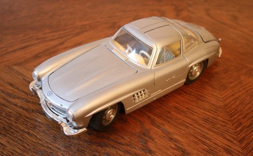 Modellauto burago mercedes - modellauto,