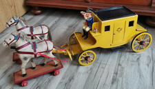 Alte Postkutsche aus Holz mit