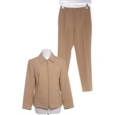 Collection Chalice, Anzug