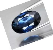 Intensiv blauer Saphir –