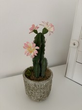 Kunst Kaktus mit Blüten