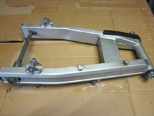 SUZUKI GSX 750 AE INAZUMA 1998-03 SCHWINGE KOMPLETT MIT ACHSE UND BOLZEN