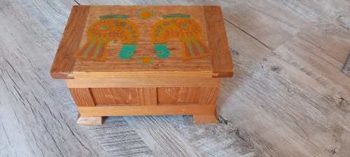 Rechteckige holz kiste mit - rechteckige, holz-kiste